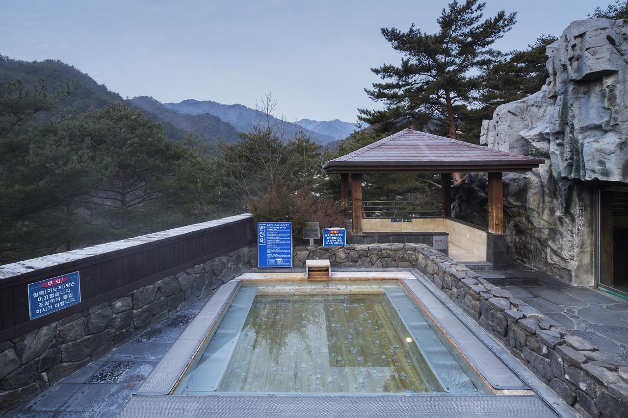 Dukgu Oncheon Hotel Uljin Extérieur photo